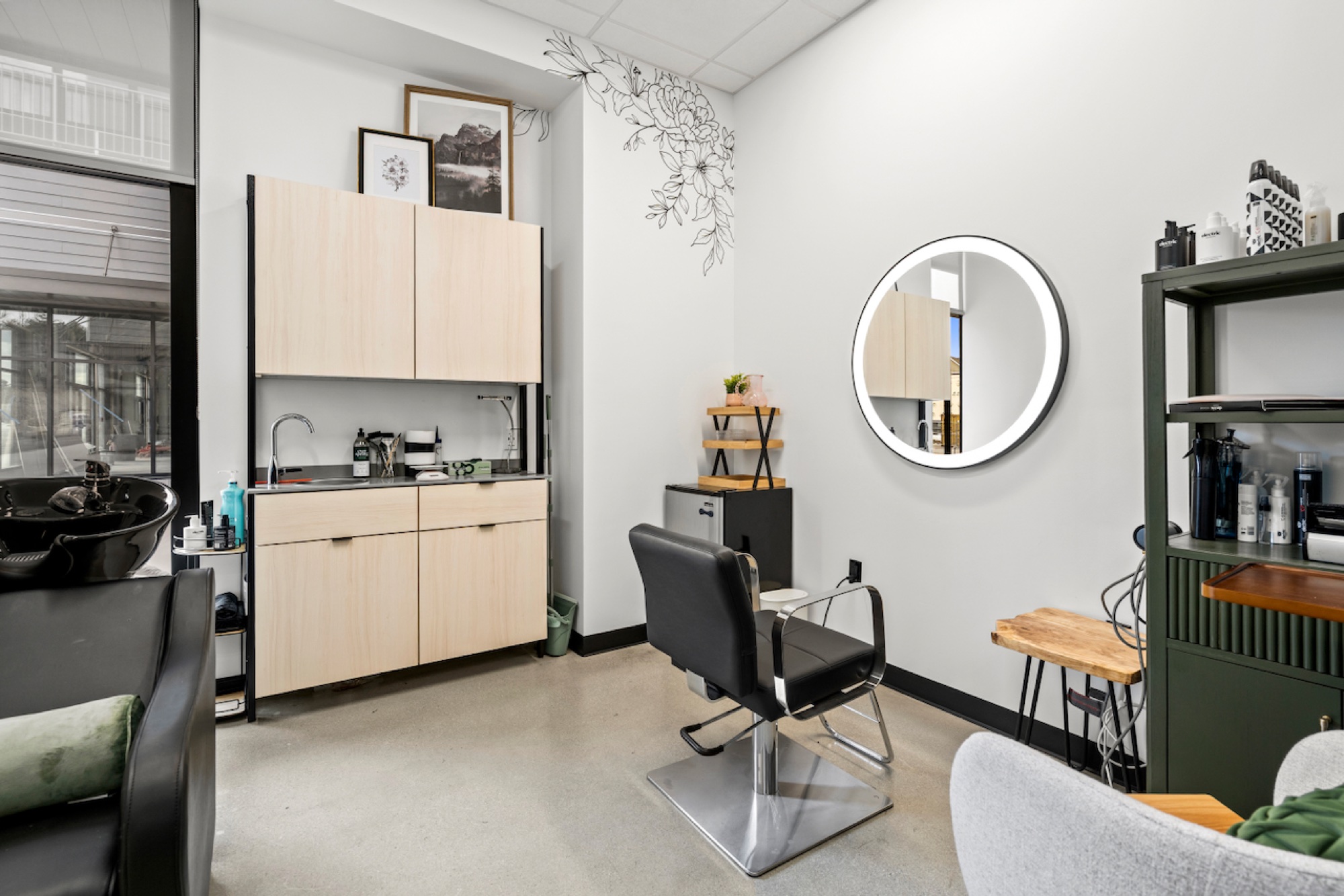 A suite at the Sharon studio, ready for its next pro